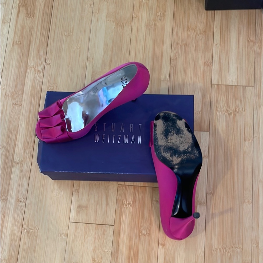 LIKE NEW IN BOX! Stuart Weitzman Hot pink Satin Stiletto Sz 9.5
